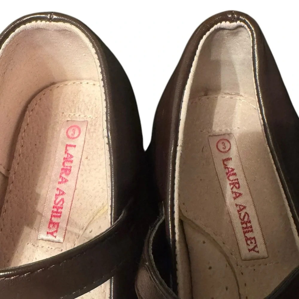 Laura Ashley Brown Kids Mary Jane Shoes size 3